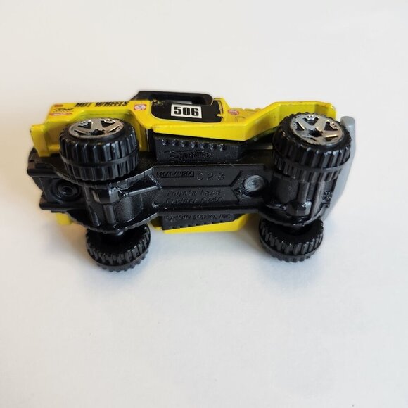 Hot Wheels Toyota Land Cruiser FJ40 Yellow 2010 - Picture 9 of 10